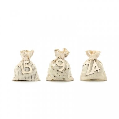 Maišeliai advento kalendoriui su mediniais skaičiais Maišeliai advento kalendoriui su mediniais skaičiais