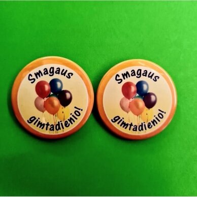 Ženkliukas "Smagaus gimtadienio", 45mm 1 Ženkliukas "Smagaus gimtadienio", 45mm 1