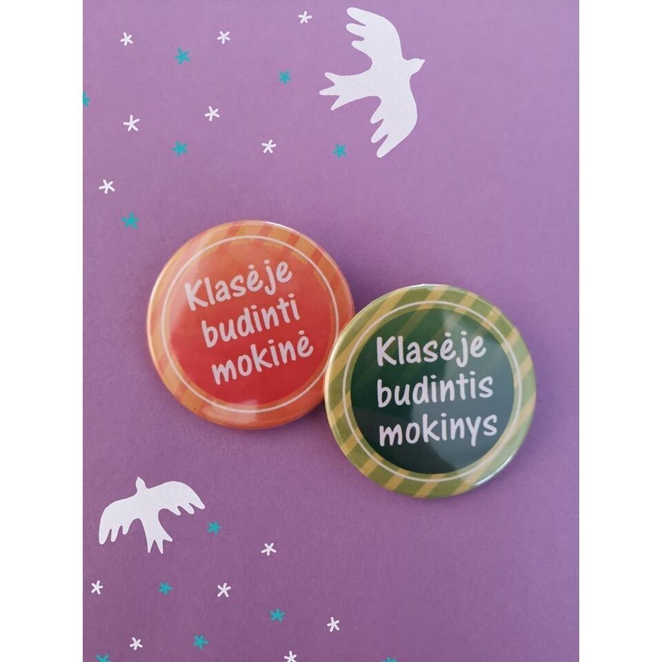 Ženkliukai "Klasėje budintis mokinys/-ė" 45mm Ženkliukai "Klasėje budintis mokinys/-ė" 45mm